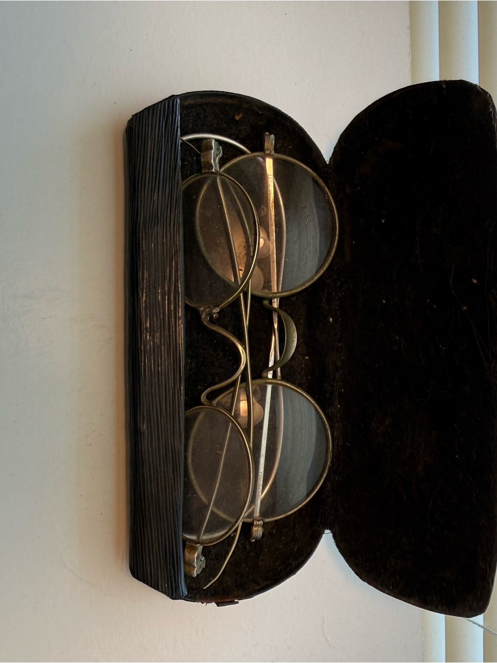 Source Unknown Gold Tone Round Eyeglasses with Case